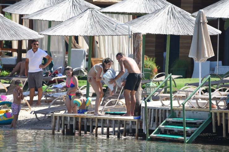 Cenk Tosun Bodrum’da tatilde