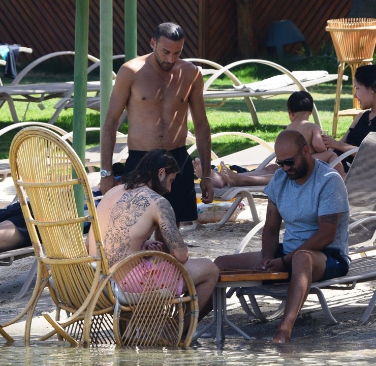 Cenk Tosun Bodrum’da tatilde
