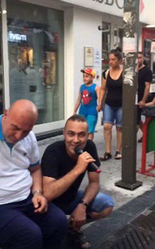 Mümin Sarıkaya’dan sevenlerine mini konser