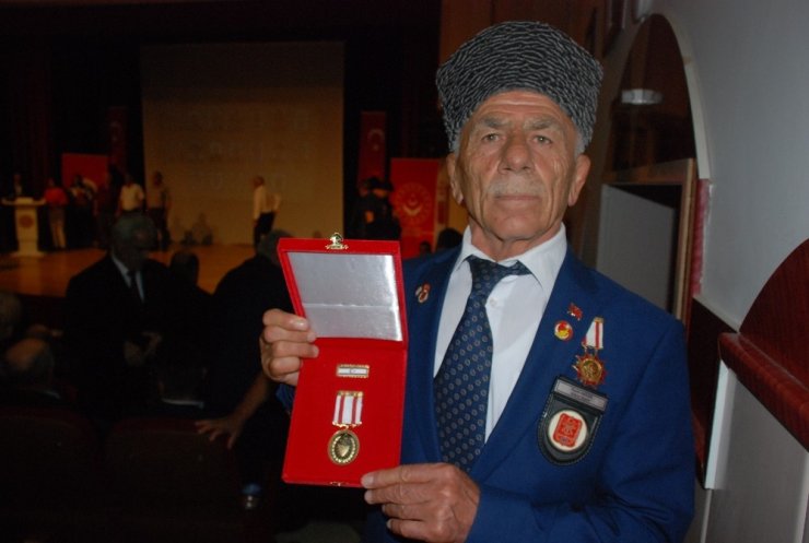 Kıbrıs gazilerine 45 yıl sonra madalya ve beratları tevdi edildi