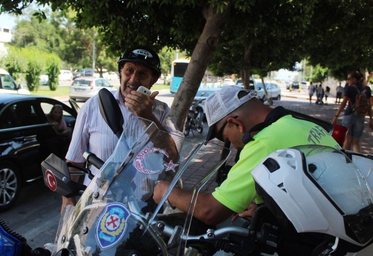 Antalya’da dedelerin trafik cezasından kurtulma hikayesi gülümsetti