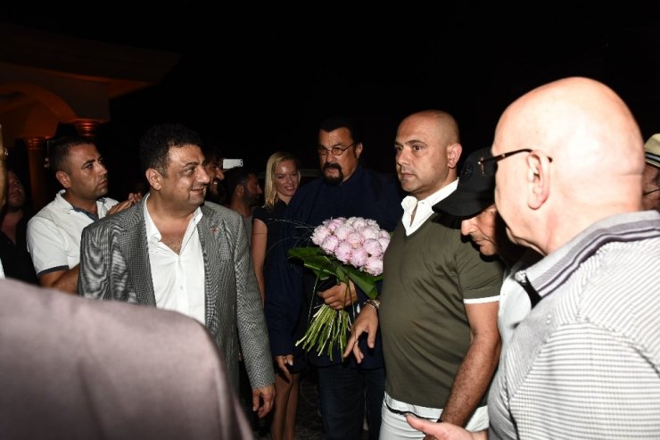 ABD’li aktör Steven Seagal’ın anlamsız kaprisi herkesi şaşırttı