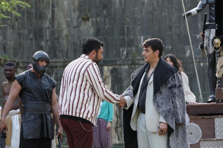 "Geçmiş Olsun" filmine İzmir’de özel gala