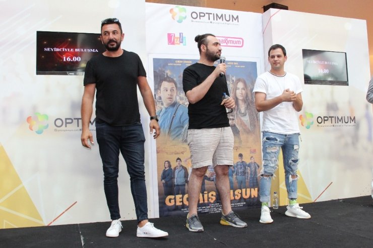 "Geçmiş Olsun" filmine İzmir’de özel gala