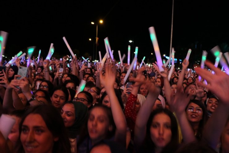 Kdz. Ereğli’de Hadise ve Murat Boz rüzgarı