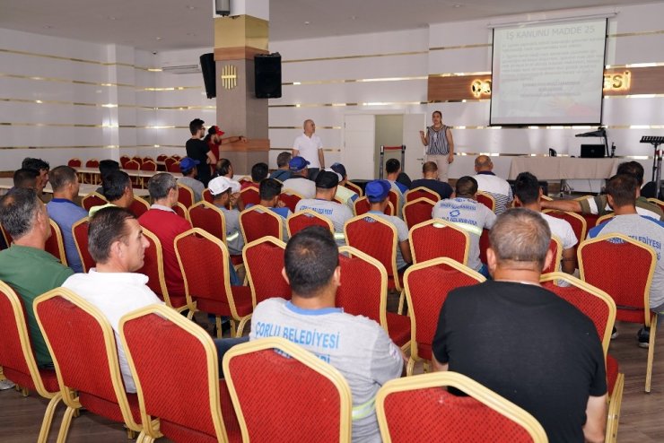 Çorlu Belediyesi personeline ’İş Sağlığı ve Güvenliği Eğitimi’ verildi