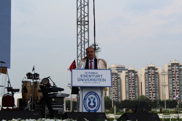 Türkiye’de bir ilk: Rektörden rektöre diploma takdimi