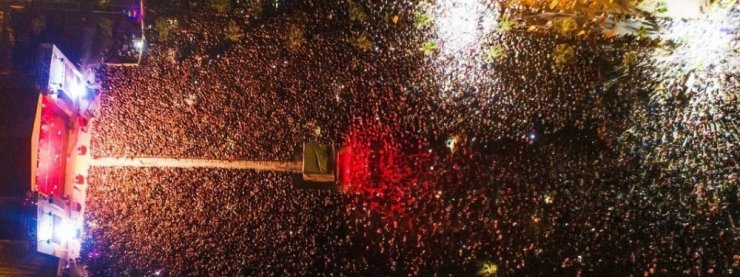 Kuşadası Gençlik Festivali’nde üçlü düet