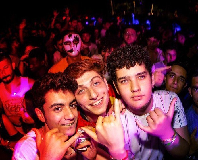 Kuşadası Gençlik Festivali’nde üçlü düet