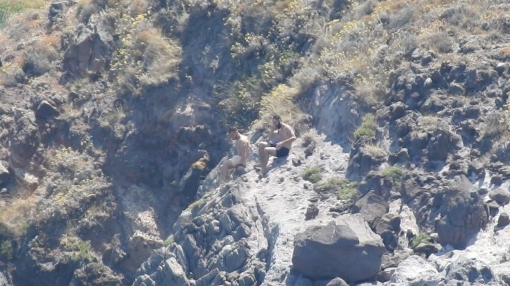 Kerem Bursin Ege’nin keyfini çıkarıyor