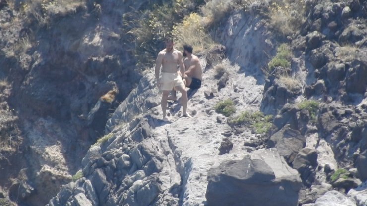 Kerem Bursin Ege’nin keyfini çıkarıyor