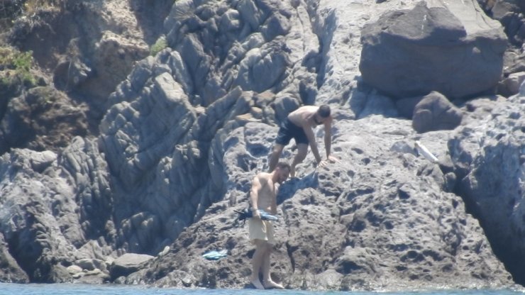 Kerem Bursin Ege’nin keyfini çıkarıyor