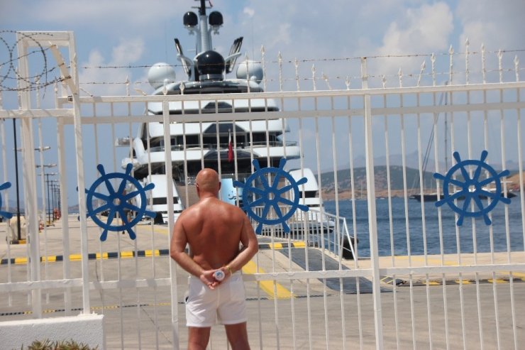 Katar emirinin 300 milyon dolar değerindeki yüzen sarayı Bodrum’da