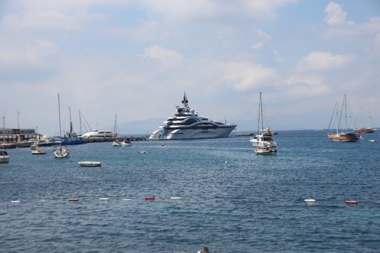 Katar emirinin 300 milyon dolar değerindeki yüzen sarayı Bodrum’da