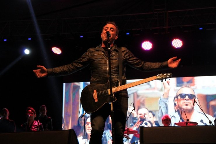 Haluk Levent Cide’de 20 bin kişiye konser verdi