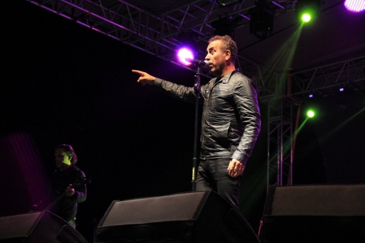 Haluk Levent Cide’de 20 bin kişiye konser verdi