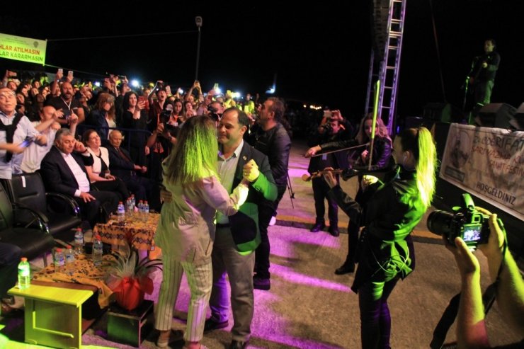 Haluk Levent Cide’de 20 bin kişiye konser verdi