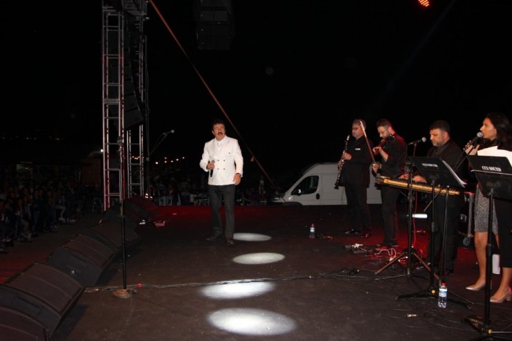 Ünlü Şair ve bestekar Cide’de konser verdi