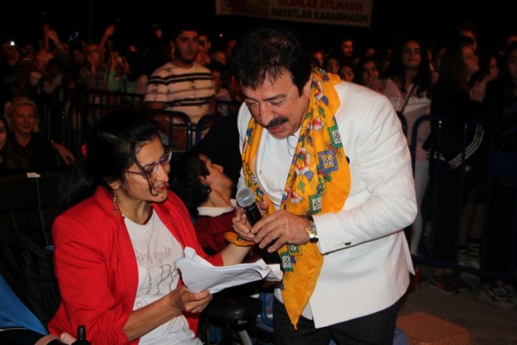 Ünlü Şair ve bestekar Cide’de konser verdi