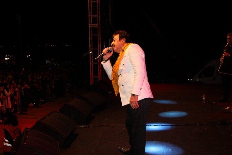 Ünlü Şair ve bestekar Cide’de konser verdi