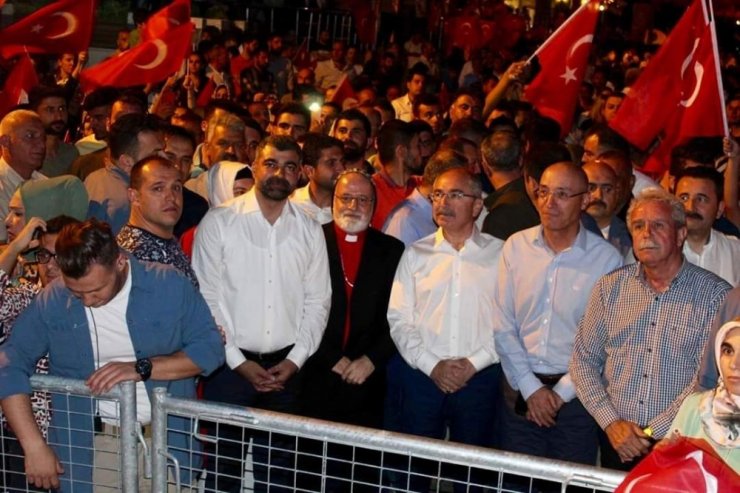 Mardin’de 15 Temmuz Anma etkinliğine yüzlerce vatandaş katıldı.