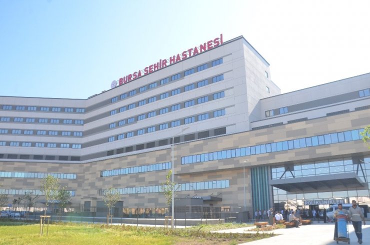 Bursa Şehir Hastanesi ilk güne 2500 randevu ile başladı