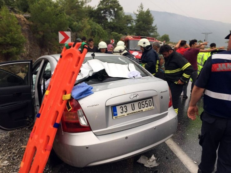 Antalya’da otobüs, otomobil ile çarpıştı: 3 yaralı