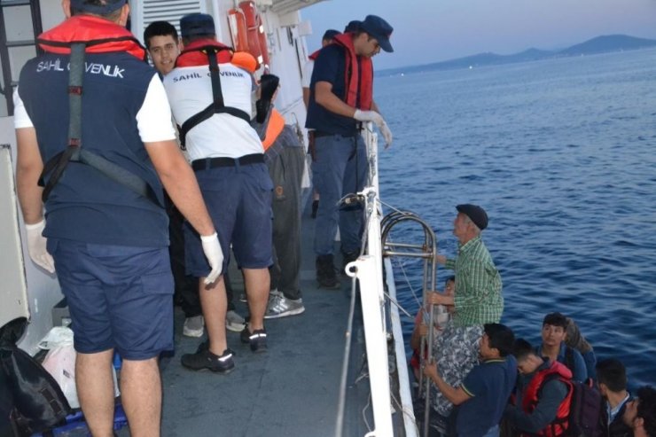 Ayvalık açıklarında 40 göçmen yakalandı