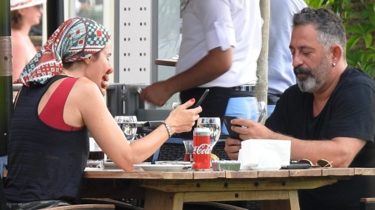 Cem Yılmaz’ın yaşlı hali Defne Samyeli’yi kahkahalara boğdu