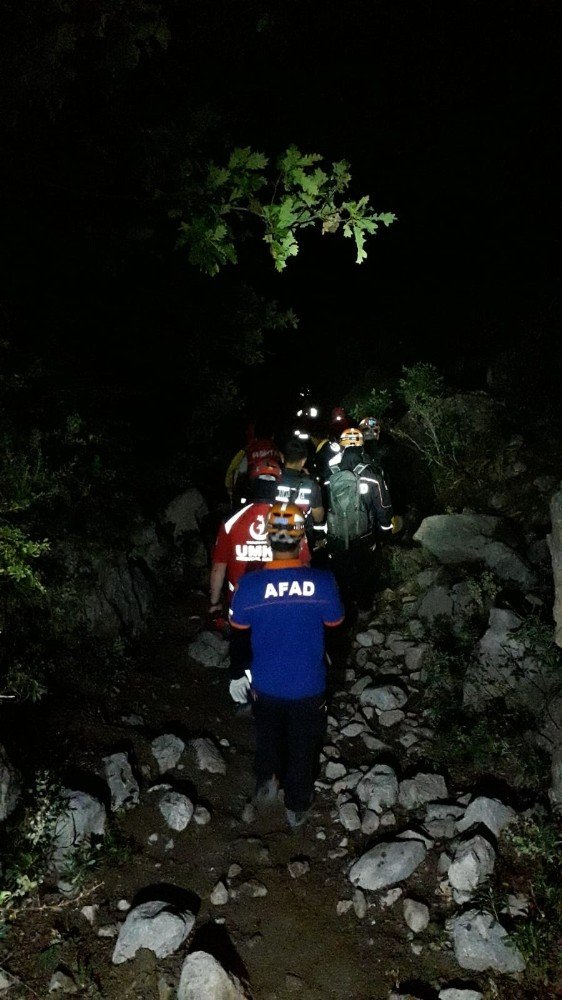 Köpek saldırısı sonucu dağda mahsur kalan vatandaş 5 saat süren operasyonla kurtarıldı