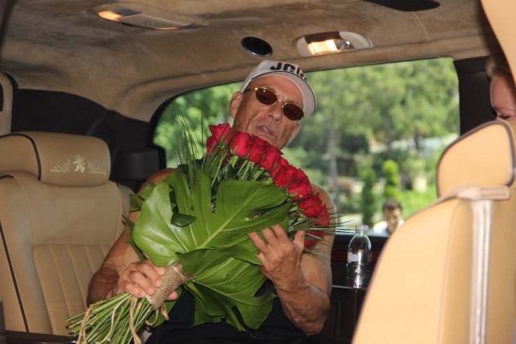 Jean Claude Van Damme’ın ilk isteği Türk kahvesi oldu