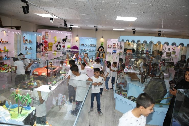 Suriyeli yetimler oyuncak müzesini gezdi