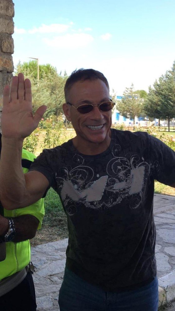 Jean Claude Van Damme Bodrum’dan vaz geçemiyor