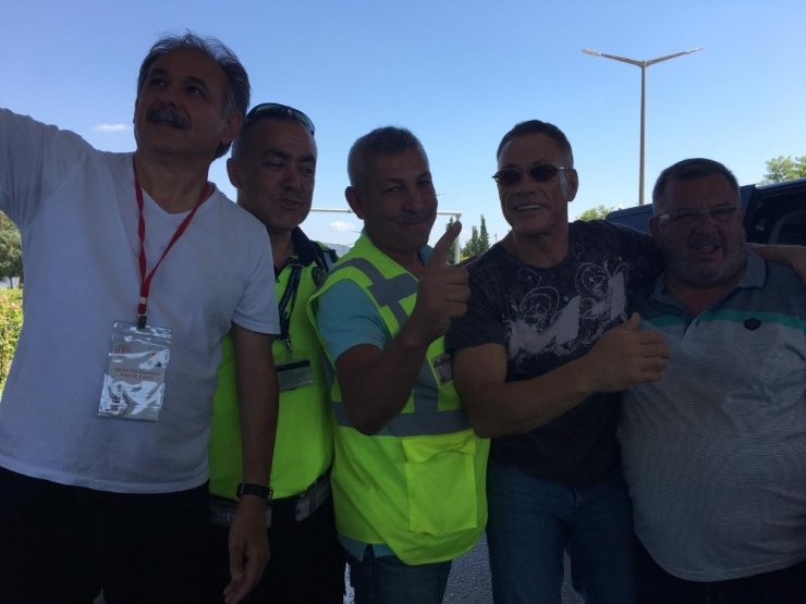Jean Claude Van Damme Bodrum’dan vaz geçemiyor