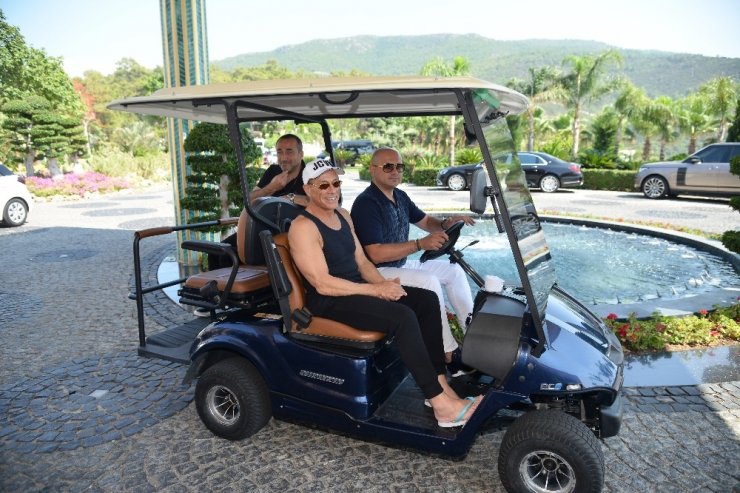 Jean Claude Van Damme Türkiye’yi öve öve bitiremedi