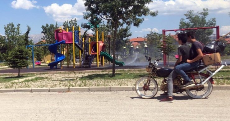 Çocuk parkında korkutan yangın