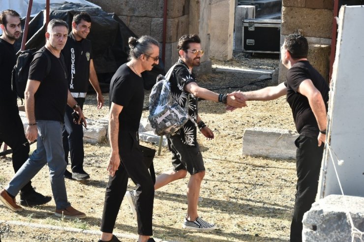 Beren Saat, Kenan Doğulu ayrılık iddialarına son noktayı koydu