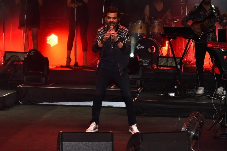 Beren Saat, Kenan Doğulu ayrılık iddialarına son noktayı koydu