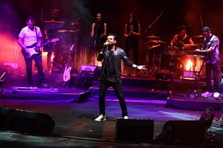 Beren Saat, Kenan Doğulu ayrılık iddialarına son noktayı koydu