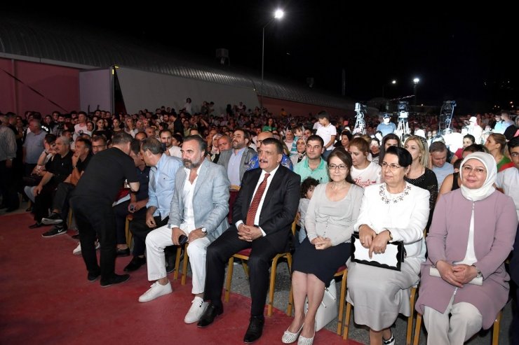 Kayısı Festivali’nde Funda Arar rüzgarı