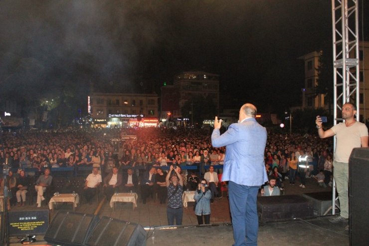 Gece, Emre ile Aydın’landı