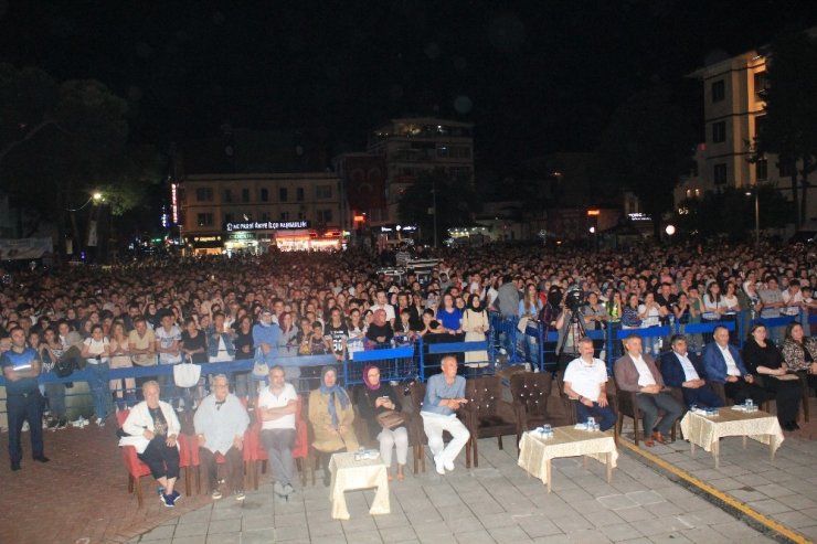 Gece, Emre ile Aydın’landı