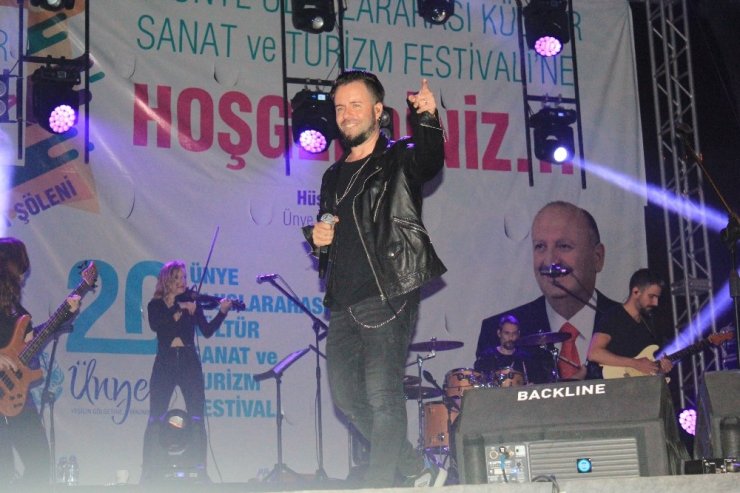 Gece, Emre ile Aydın’landı