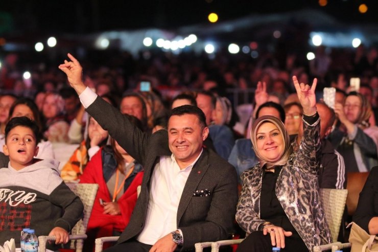 Alanya’da Hüsnü Şenlendirici ve Cengiz Kurtoğlu rüzgarı