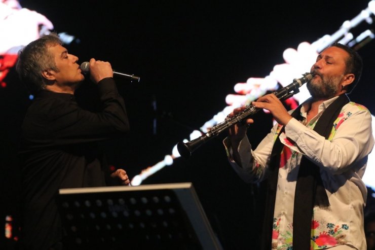 Alanya’da Hüsnü Şenlendirici ve Cengiz Kurtoğlu rüzgarı