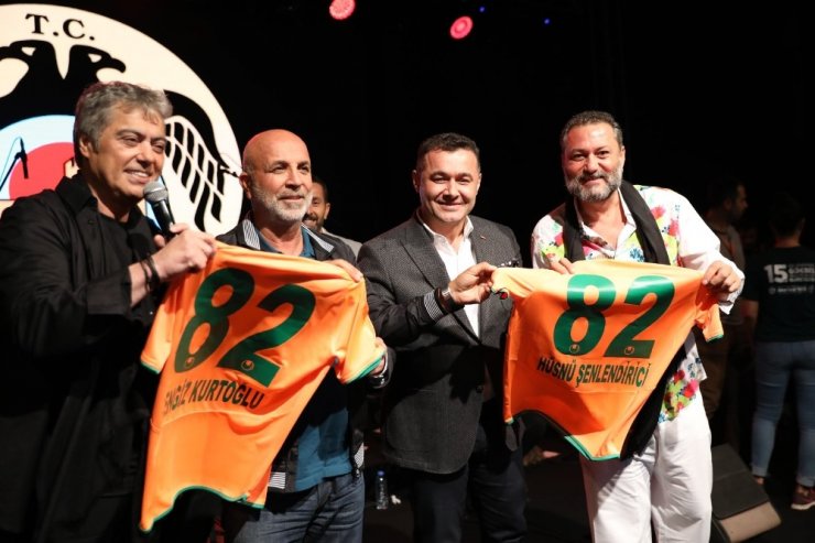 Alanya’da Hüsnü Şenlendirici ve Cengiz Kurtoğlu rüzgarı