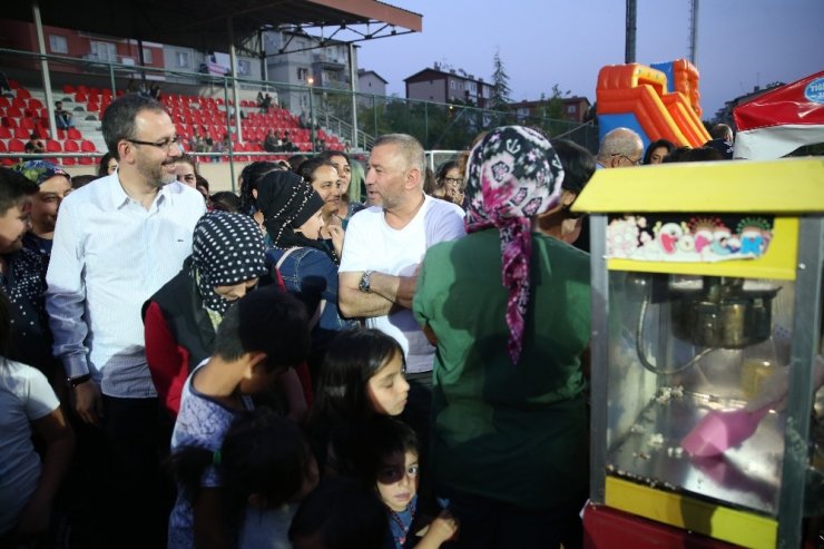 Bakan Kasapoğlu, Altındağ’da Yaz Akşamı Şenlikleri’ne katıldı