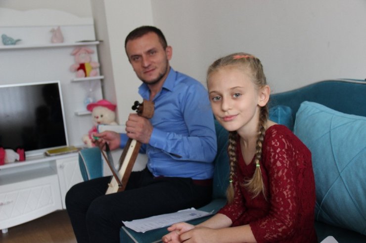 Rizeli baba kızın karşılıklı atma Türkü keyfi