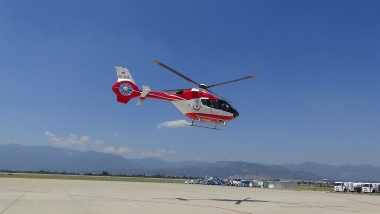 Kaynayan salça kazanına düşen bebek ambulans helikopter ile Ankara’ya sevk edildi