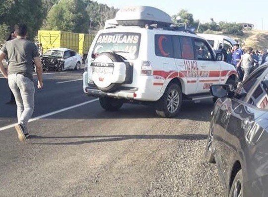 Bingöl’de minibüs ile otomobil çarpıştı: 1 ölü, 13 yaralı